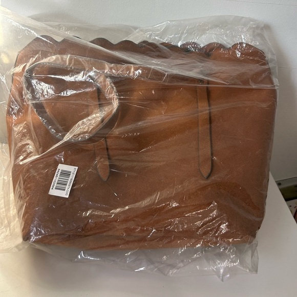 T-Shirt & Jeans faux-suede tote hobo brown bag scalloped edge tassel boho NWT - Picture 11 of 11